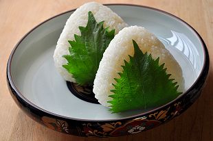 Japanese onigiri (rice balls) often have a Reuleaux triangle shape